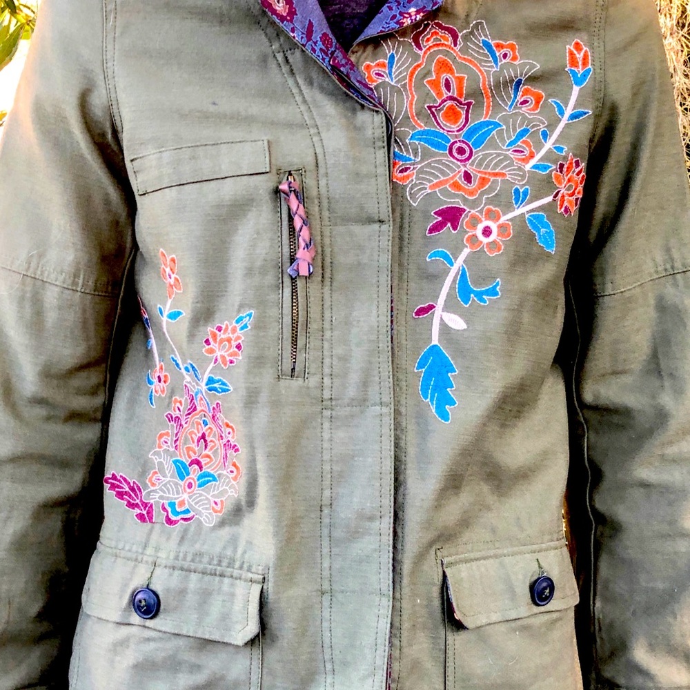 Crimson in Grace Army Green Floral Embroidery Military Style Jacket size M